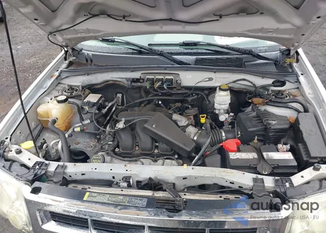 2008 Ford Escape Xlt z USA, uszkodzony, nr VIN 1FMCU031X8KA90338